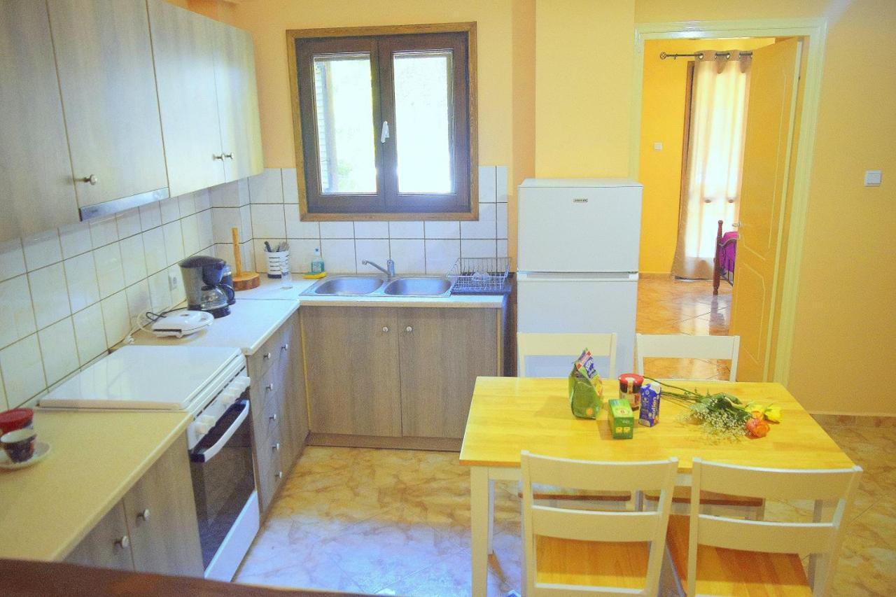Dourios Ippos Apartments Frikes Экстерьер фото