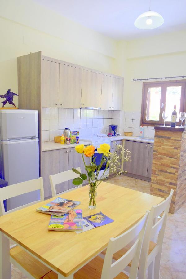Dourios Ippos Apartments Frikes Экстерьер фото
