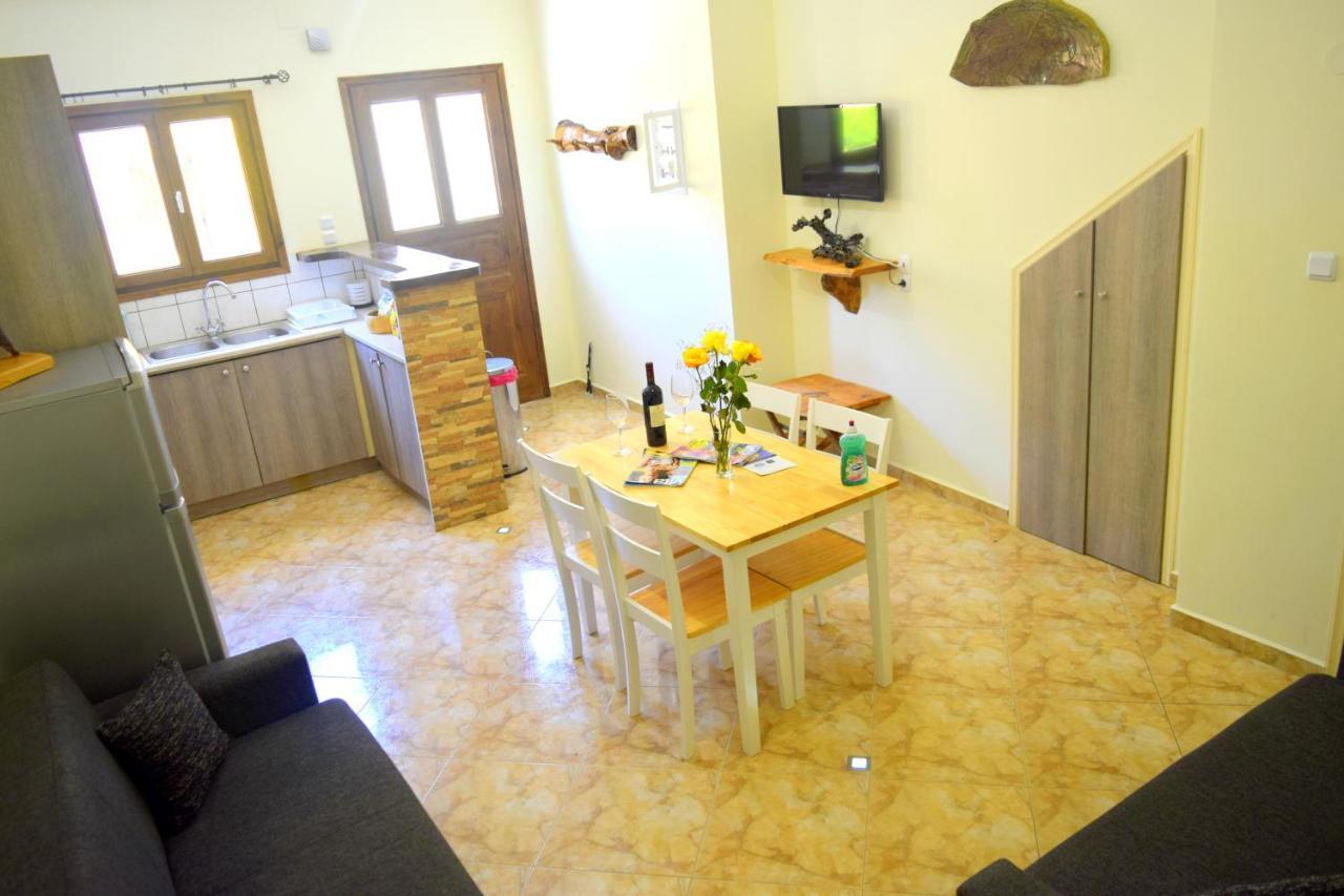 Dourios Ippos Apartments Frikes Экстерьер фото